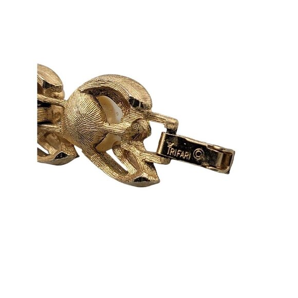 Crown Trifari Faux Pearl Swirl Bracelet 6.5" Gold Tone Setting Rhinestone Accent - Picture 13 of 14